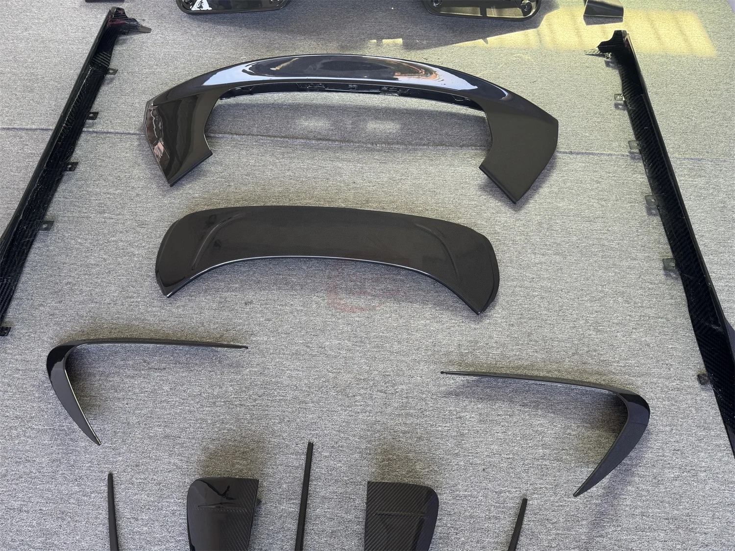 Bodykit M Style Dry Carbon Fiber Front Lip Side Skirt Diffuser Rear Spoiler Mirror Side air Vent for SF90 Upgrade